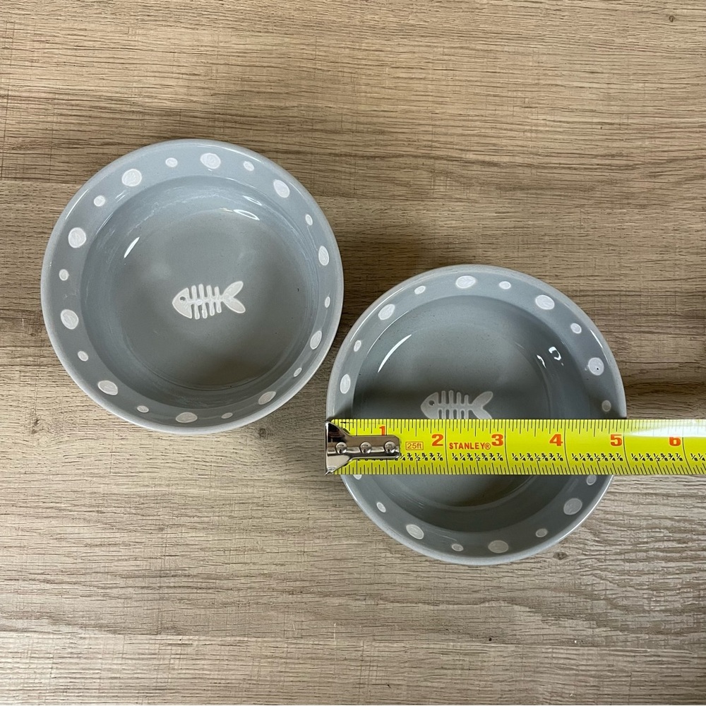 Signature Housewares Inc Pattern Paws and Fish Design  Stoneware Pet Dishes - Picture 3 of 4